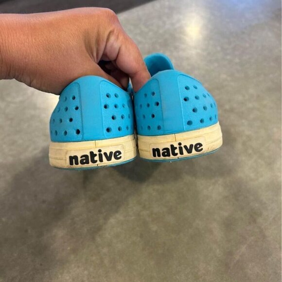 NATIVES! Womans size 6, men’s size 4. Excellent condition. Waterproof. - Picture 5 of 7